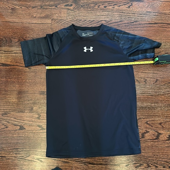 Boys youth XL Under Armour heat gear performance t shirt - Picture 5 of 5